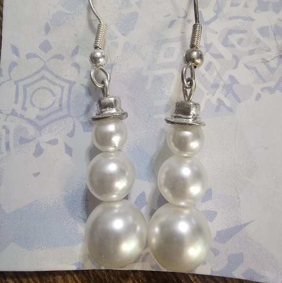 New Cherrydale Farm SNOWMAN EARRINGS Faux White Pearls - Picture 1 of 2